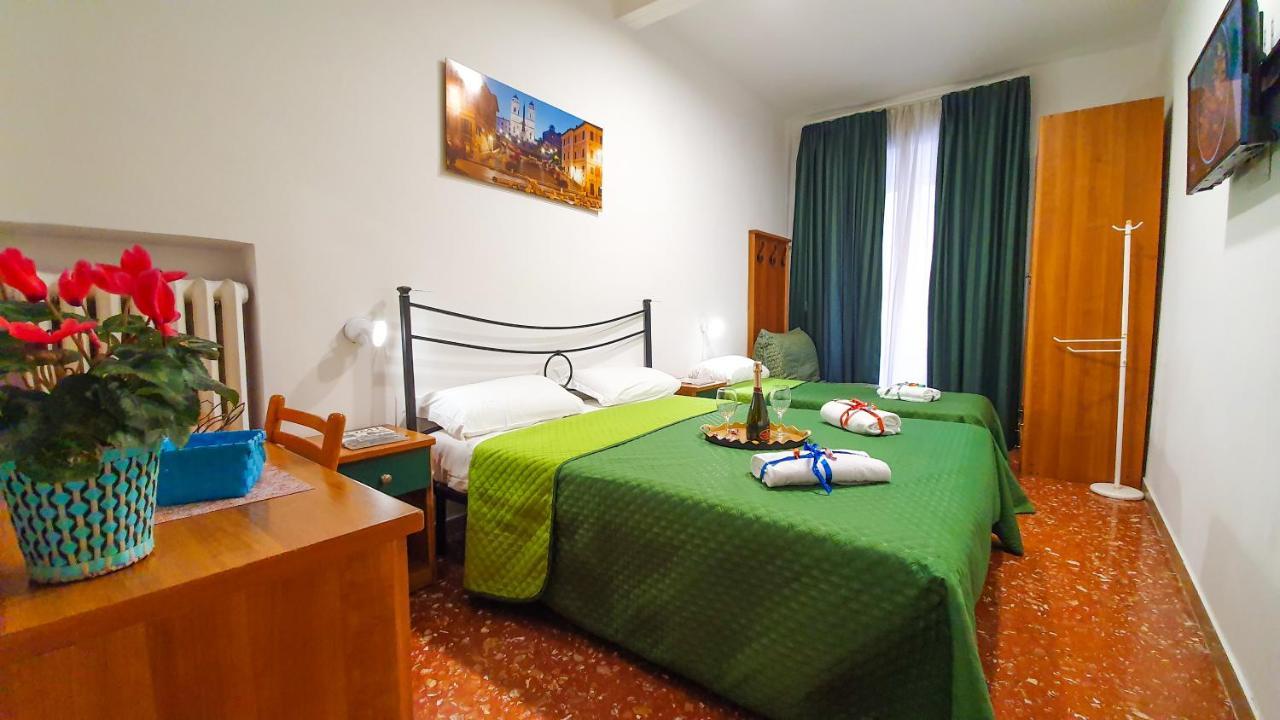Отель La Casa Verde Roma - Free Secure Parking If You Book 3 Nights Экстерьер фото
