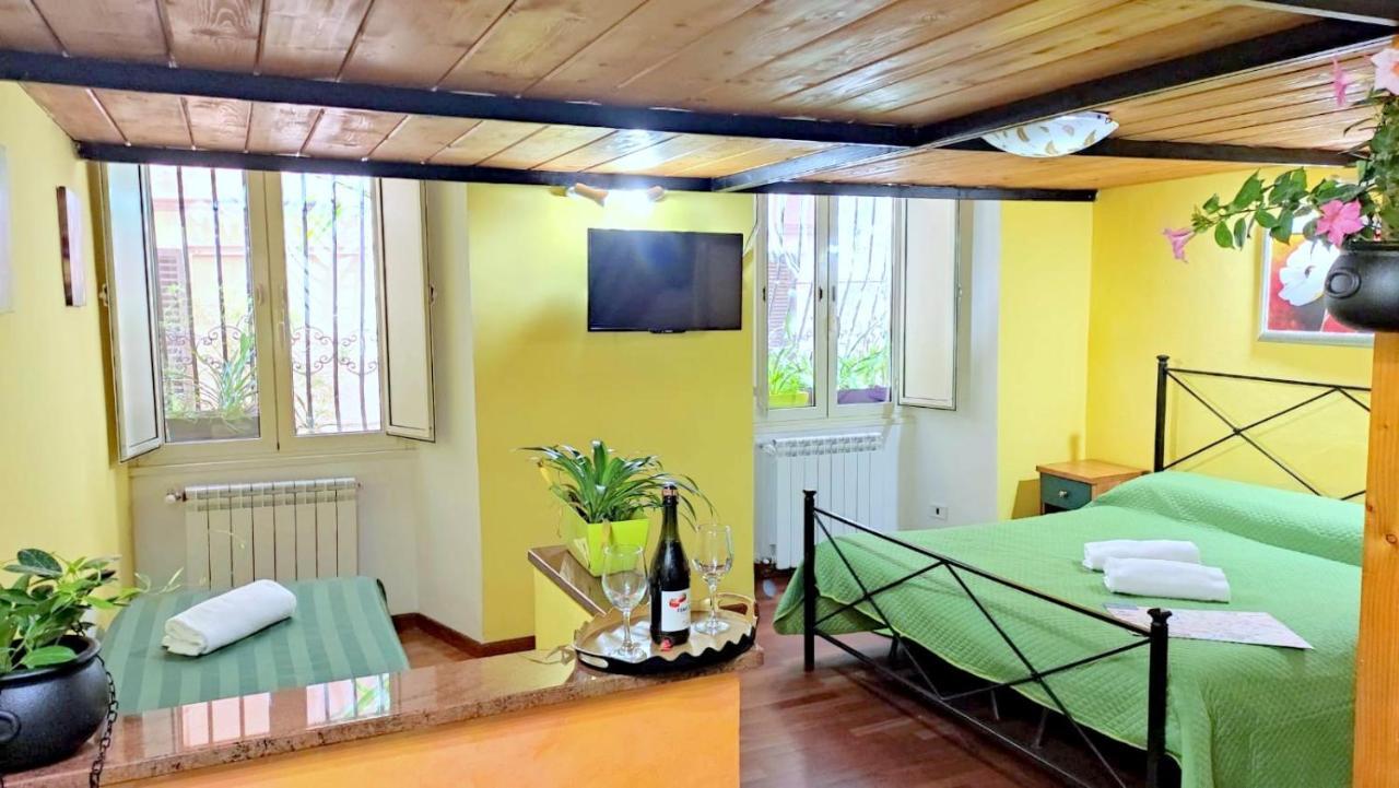 Отель La Casa Verde Roma - Free Secure Parking If You Book 3 Nights Экстерьер фото