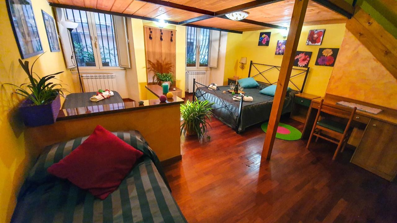 Отель La Casa Verde Roma - Free Secure Parking If You Book 3 Nights Экстерьер фото
