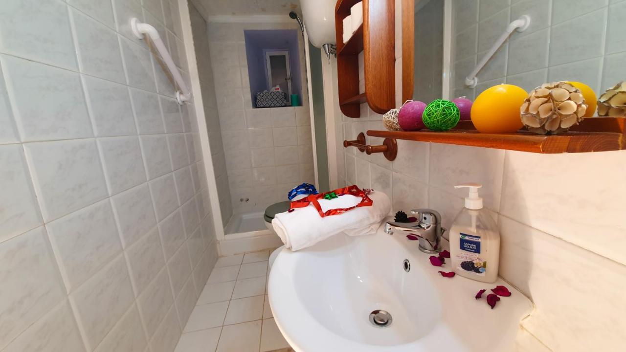 Отель La Casa Verde Roma - Free Secure Parking If You Book 3 Nights Экстерьер фото
