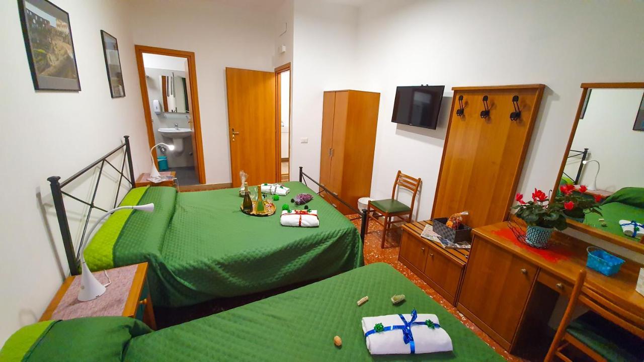 Отель La Casa Verde Roma - Free Secure Parking If You Book 3 Nights Экстерьер фото